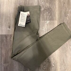 Lululemon Men’s ABC Pant Slim *dye. Size 30